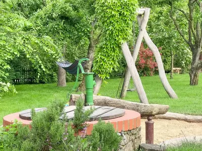 Ein Garten an der Unterkunft Altes Backhaus Haselberg