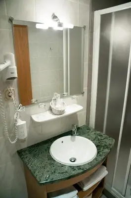 Ein Badezimmer in der Unterkunft Hotel 