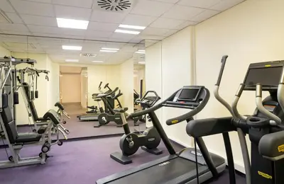 Das Fitnesscenter und/oder die Fitnesseinrichtungen in der Unterkunft The Posthouse Berlin Potsdamer Platz- Leonardo Limited Edition