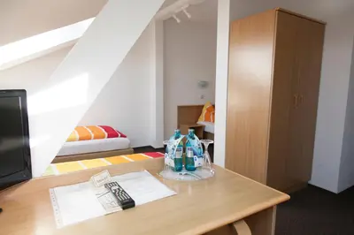 Ein Bett oder Betten in einem Zimmer der Unterkunft Hotel Albena - garni Hotel