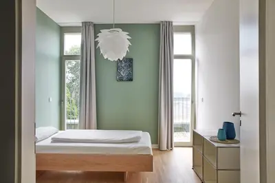 Ein Bett oder Betten in einem Zimmer der Unterkunft Park Penthouses Insel Eiswerder by Suite030
