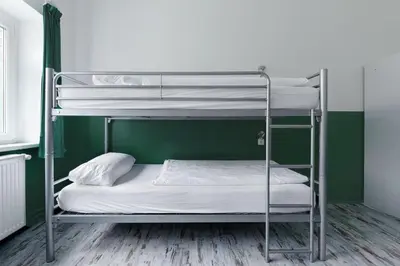 Ein Bett oder Betten in einem Zimmer der Unterkunft Ballhaus Berlin Hostel