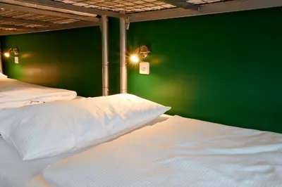 Ein Bett oder Betten in einem Zimmer der Unterkunft Ballhaus Berlin Hostel