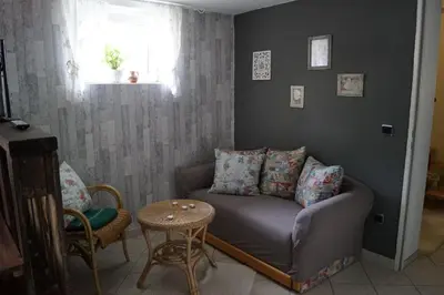 Ein Sitzbereich in der Unterkunft Ferienwohnung Rehagen Süd
