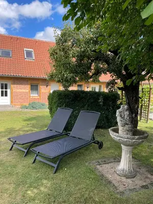 Ein Garten an der Unterkunft Ferienwohnung am Netzener See