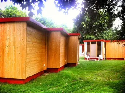 Ein Garten an der Unterkunft EASY Lodges Berlin