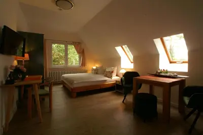 Ein Bett oder Betten in einem Zimmer der Unterkunft Zur Schönen Aussicht