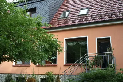 Das Gebäude in dem sich das Privatzimmer befindet