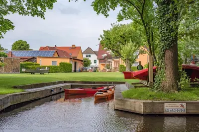 Ein Garten an der Unterkunft Ferienappartements Am Spreewaldfliess
