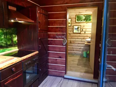 Ein Badezimmer in der Unterkunft Holzhaus Trollblümchen am Wald und See