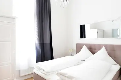Ein Bett oder Betten in einem Zimmer der Unterkunft SC 03 by ROCKCHAIR Apartments l SUPERHOST Status l 2 Bedrooms Boxspringbeds Balcony Elevator - Cozy Family & Business Flair welcomes you!