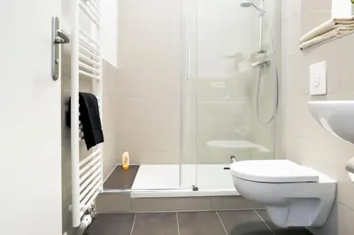 Ein Badezimmer in der Unterkunft SC 03 by ROCKCHAIR Apartments l SUPERHOST Status l 2 Bedrooms Boxspringbeds Balcony Elevator - Cozy Family & Business Flair welcomes you!
