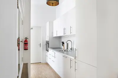 Küche/Küchenzeile in der Unterkunft SC 03 by ROCKCHAIR Apartments l SUPERHOST Status l 2 Bedrooms Boxspringbeds Balcony Elevator - Cozy Family & Business Flair welcomes you!