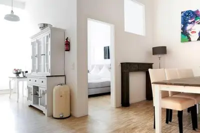 Küche/Küchenzeile in der Unterkunft SC 02 by ROCKCHAIR Apartments l SUPERHOST Status l 4 Bedrooms Boxspringbeds 2 Bathrooms Balcony Elevator - Cozy Family & Business Flair welcomes you!