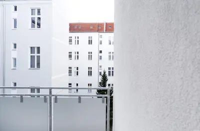 Ein Balkon oder eine Terrasse in der Unterkunft SC 02 by ROCKCHAIR Apartments l SUPERHOST Status l 4 Bedrooms Boxspringbeds 2 Bathrooms Balcony Elevator - Cozy Family & Business Flair welcomes you!