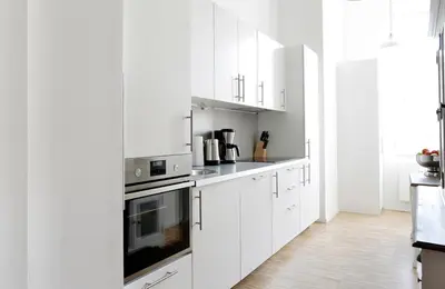 Küche/Küchenzeile in der Unterkunft SC 04 by ROCKCHAIR Apartments l SUPERHOST Status l 4 Bedrooms Boxspringbeds 2 Bathrooms Balcony Elevator - Cozy Family & Business Flair welcomes you!