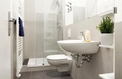Ein Badezimmer in der Unterkunft SC 04 by ROCKCHAIR Apartments l SUPERHOST Status l 4 Bedrooms Boxspringbeds 2 Bathrooms Balcony Elevator - Cozy Family & Business Flair welcomes you!