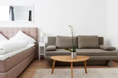 Ein Sitzbereich in der Unterkunft BLISSE by ROCKCHAIR Apartments l SUPERHOST Status l 5 Schlafzimmer 3 Bäder 3 Balkone l Family & Business Flair welcomes you!