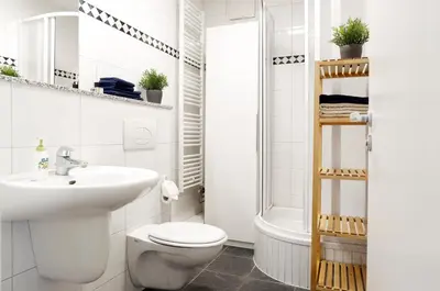 Ein Badezimmer in der Unterkunft SWINE by ROCKCHAIR Apartments l SUPERHOST Status l Cozy Family & Business Flair in City Center 