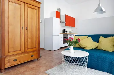 Küche/Küchenzeile in der Unterkunft SWINE by ROCKCHAIR Apartments l SUPERHOST Status l Cozy Family & Business Flair in City Center 
