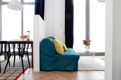 Ein Sitzbereich in der Unterkunft SWINE by ROCKCHAIR Apartments l SUPERHOST Status l Cozy Family & Business Flair in City Center 