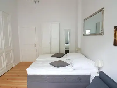 Ein Bett oder Betten in einem Zimmer der Unterkunft LANG Re by ROCKCHAIR Apartments l SUPERHOST Status l 2 Bedrooms Boxspringbeds in City Center - Cozy Family & Business Flair welcomes you!