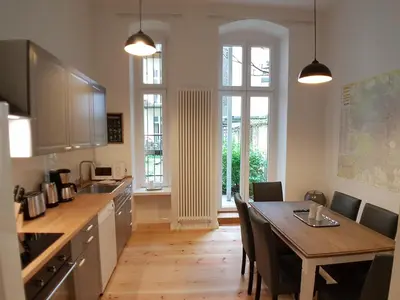 Küche/Küchenzeile in der Unterkunft LANG Re by ROCKCHAIR Apartments l SUPERHOST Status l 2 Bedrooms Boxspringbeds in City Center - Cozy Family & Business Flair welcomes you!