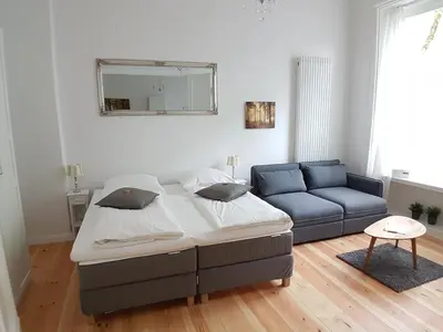 Ein Bett oder Betten in einem Zimmer der Unterkunft LANG Re by ROCKCHAIR Apartments l SUPERHOST Status l 2 Bedrooms Boxspringbeds in City Center - Cozy Family & Business Flair welcomes you!