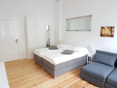 Ein Bett oder Betten in einem Zimmer der Unterkunft LANG Re by ROCKCHAIR Apartments l SUPERHOST Status l 2 Bedrooms Boxspringbeds in City Center - Cozy Family & Business Flair welcomes you!