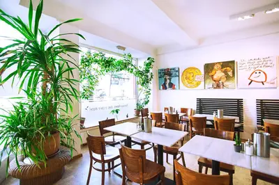 Ein Restaurant oder anderes Speiselokal in der Unterkunft Pension Peters – Das andere Hotel