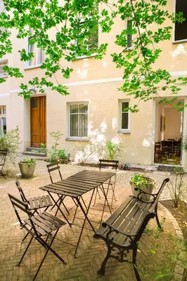 Ein Garten an der Unterkunft Pension Peters – Das andere Hotel