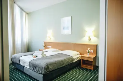 Ein Bett oder Betten in einem Zimmer der Unterkunft Hotel 