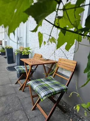 Ein Garten an der Unterkunft Grüne Stadtrandidylle - 22 min bis Potsdamer Platz