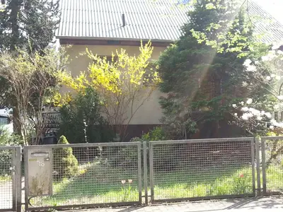 Ein Garten an der Unterkunft Little Silence