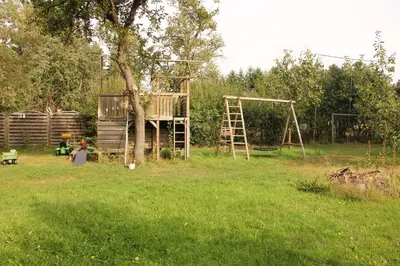 Ein Kinderspielbereich in der Unterkunft Scheune de Lütt - Kleine Scheune ganz groß am Rande der Schorfheide - Natur pur