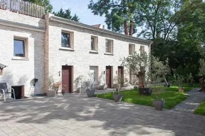 Ein Garten an der Unterkunft Pension 11 Apartments by Lorenc
