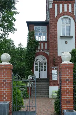 Das Gebäude in dem sich die Villa befindet