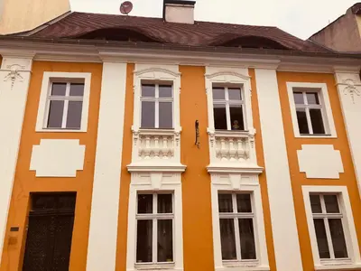 Das Gebäude in dem sich die Ferienwohnung befindet