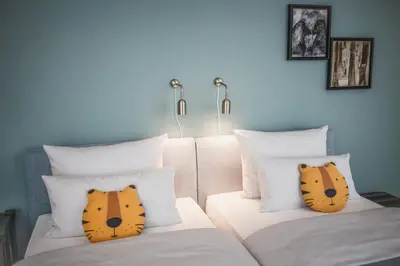 Ein Bett oder Betten in einem Zimmer der Unterkunft The Circus Apartments
