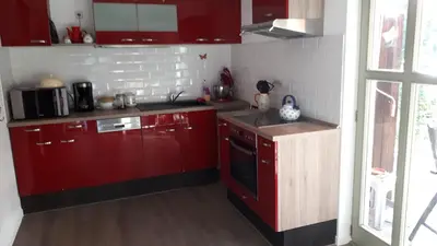 Küche/Küchenzeile in der Unterkunft Ferienwohnung Birkenwerder bei Berlin mit Terrasse und kleinem Garten