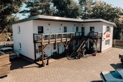 Das Gebäude in dem sich das Motel befindet