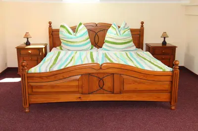 Ein Bett oder Betten in einem Zimmer der Unterkunft Ferienwohnung Oleanderhof