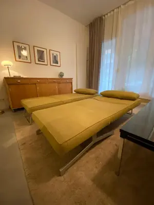 Ein Bett oder Betten in einem Zimmer der Unterkunft Ladenwohnung in Kreuzberg mit Parkplatz in einer Tiefgarage