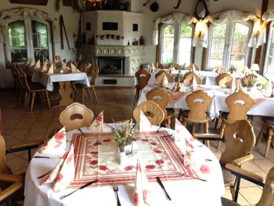 Ein Restaurant oder anderes Speiselokal in der Unterkunft Hotel & Restaurant Zur Spreewälderin