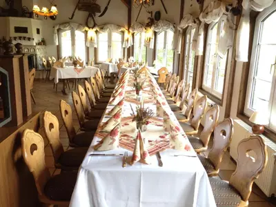 Ein Restaurant oder anderes Speiselokal in der Unterkunft Hotel & Restaurant Zur Spreewälderin