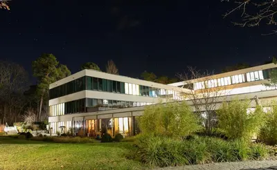Ein Garten an der Unterkunft SUKHAVATI Apartments