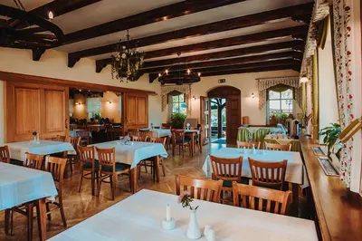 Ein Restaurant oder anderes Speiselokal in der Unterkunft Pension Lehnigksberg