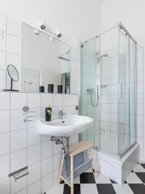 Ein Badezimmer in der Unterkunft Limehome Berlin Malmöer Straße