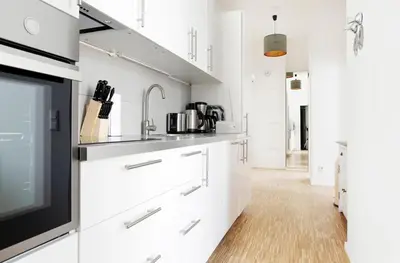 Küche/Küchenzeile in der Unterkunft SC 01 by ROCKCHAIR Apartments l SUPERHOST Status l 2 Bedrooms Boxspringbeds Balcony Elevator - Cozy Family & Business Flair welcomes you!