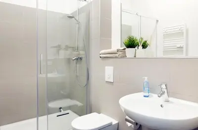 Ein Badezimmer in der Unterkunft SC 01 by ROCKCHAIR Apartments l SUPERHOST Status l 2 Bedrooms Boxspringbeds Balcony Elevator - Cozy Family & Business Flair welcomes you!